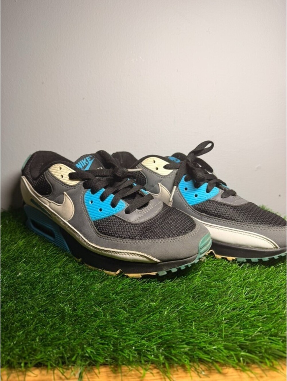 Size 9.5- Nike Air Max 90 Retro 2020 Laser Blue Used No Insoles